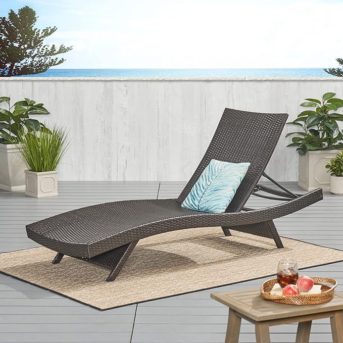 Best Lounge Chairs with Wheels to Enhance Your Outdoor Space in 2024